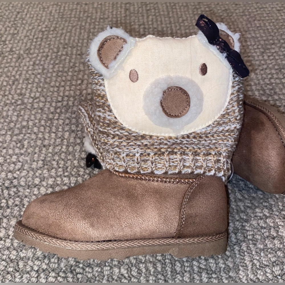 NORDSTROM RACK GIRLS BOOT WITH CUTE BEAR ON SIDES SIZE 8